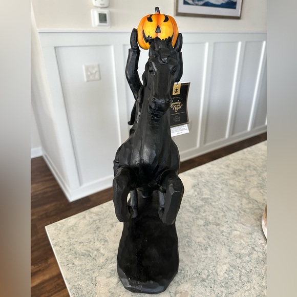 NWT Spooky Night Headless Horseman Statue. - Picture 3 of 6